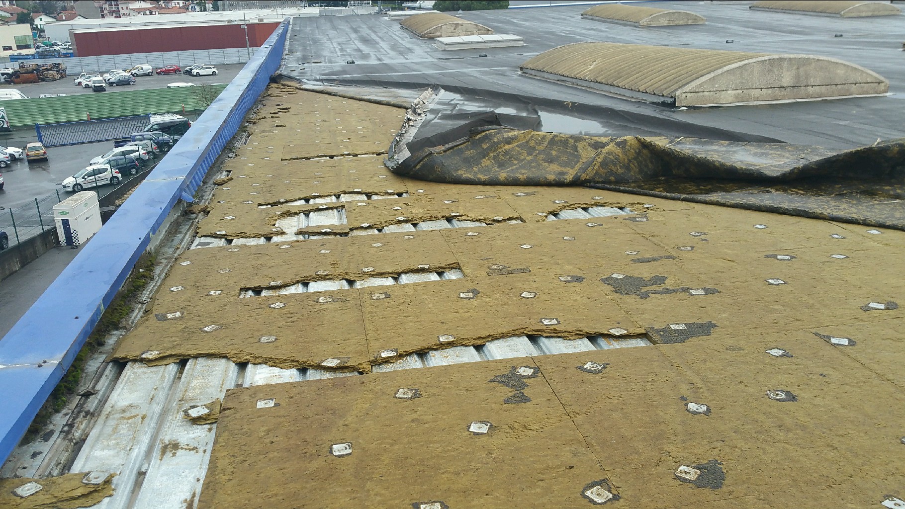 Dégâts de la toiture après une tempête